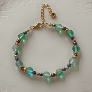 Classic green shades glass beads bracelet